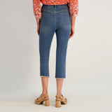 Westport Signature Fray Hem Capri in Dark Wash