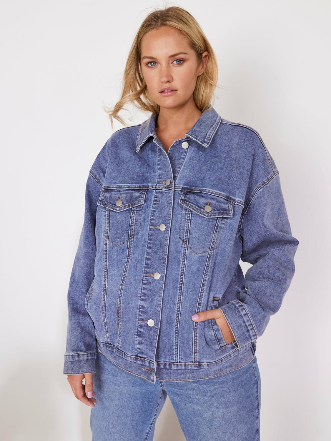 88 International Light Wash Westport Trucker Jacket - Plus Jean - DressbarnApparel