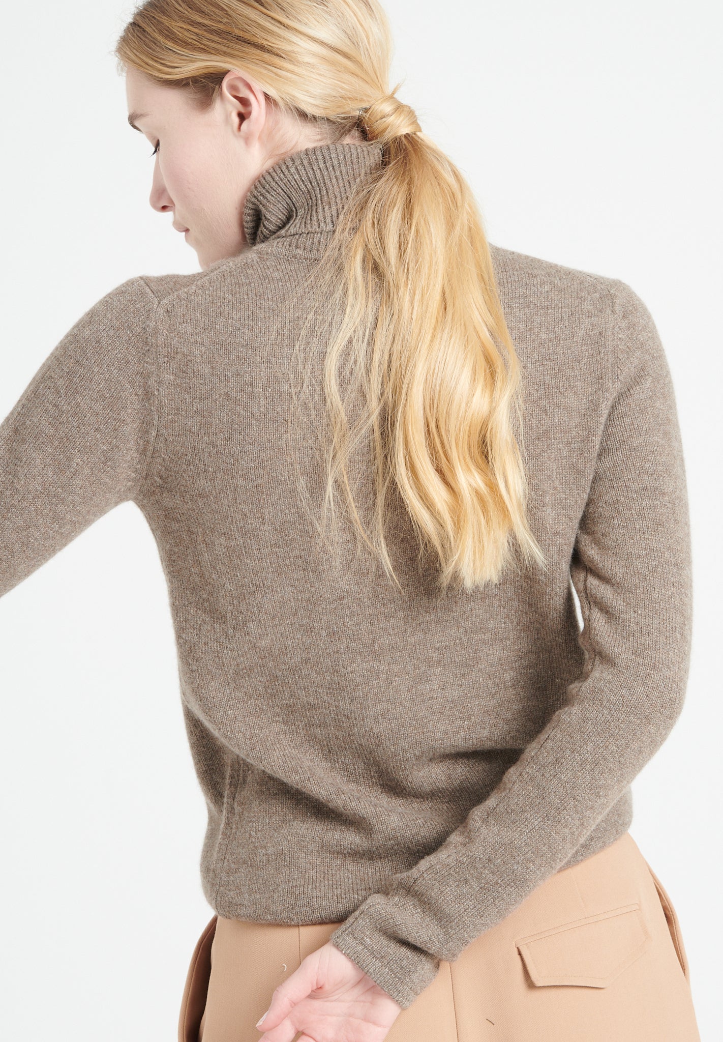 Pure Cashmere 4 Thread Turtleneck Sweater (Lilly 19)