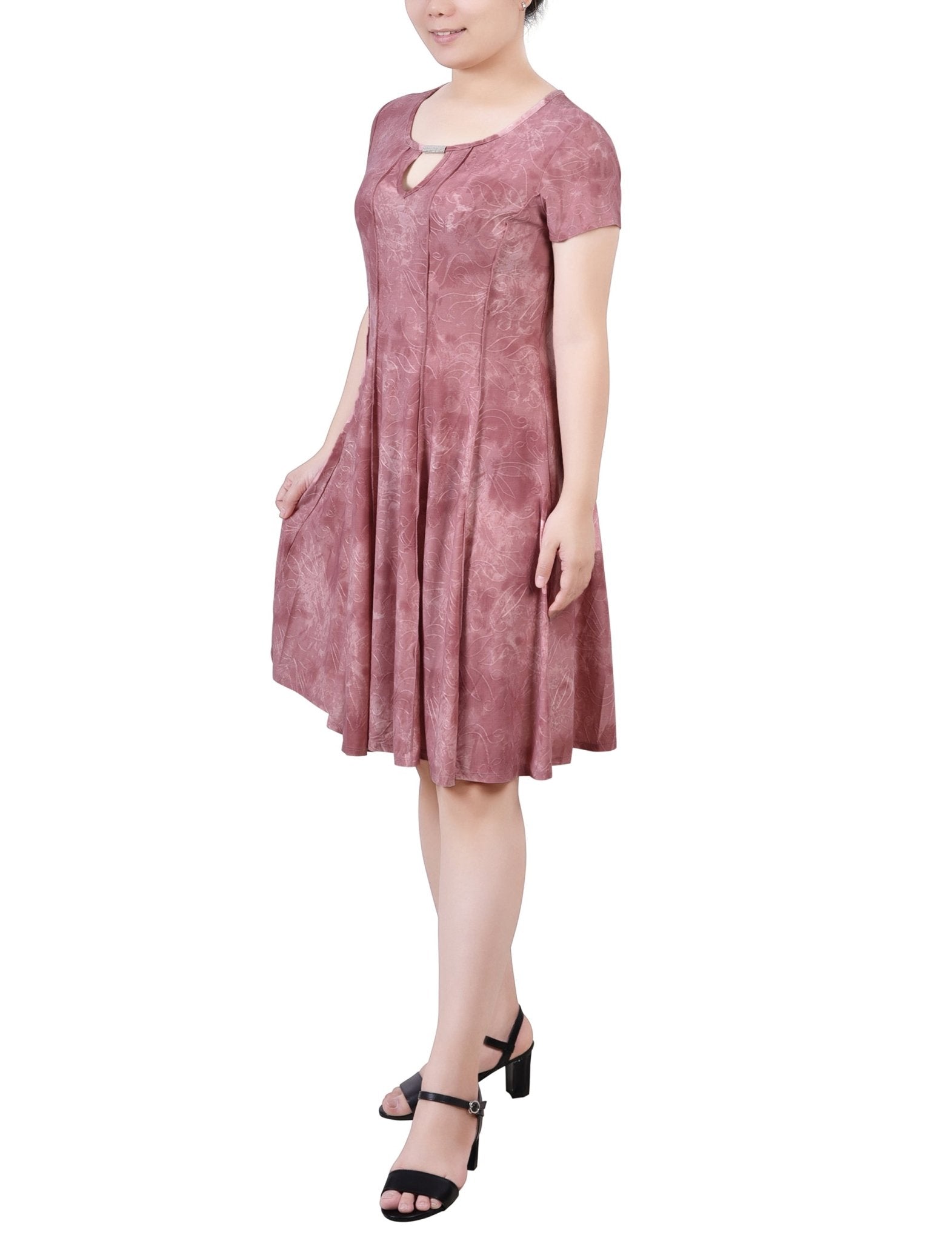 Mauve Tie Dye Short Sleeve Jacquard Knit Seamed Dress - DressbarnKnee Length & Midi Dresses