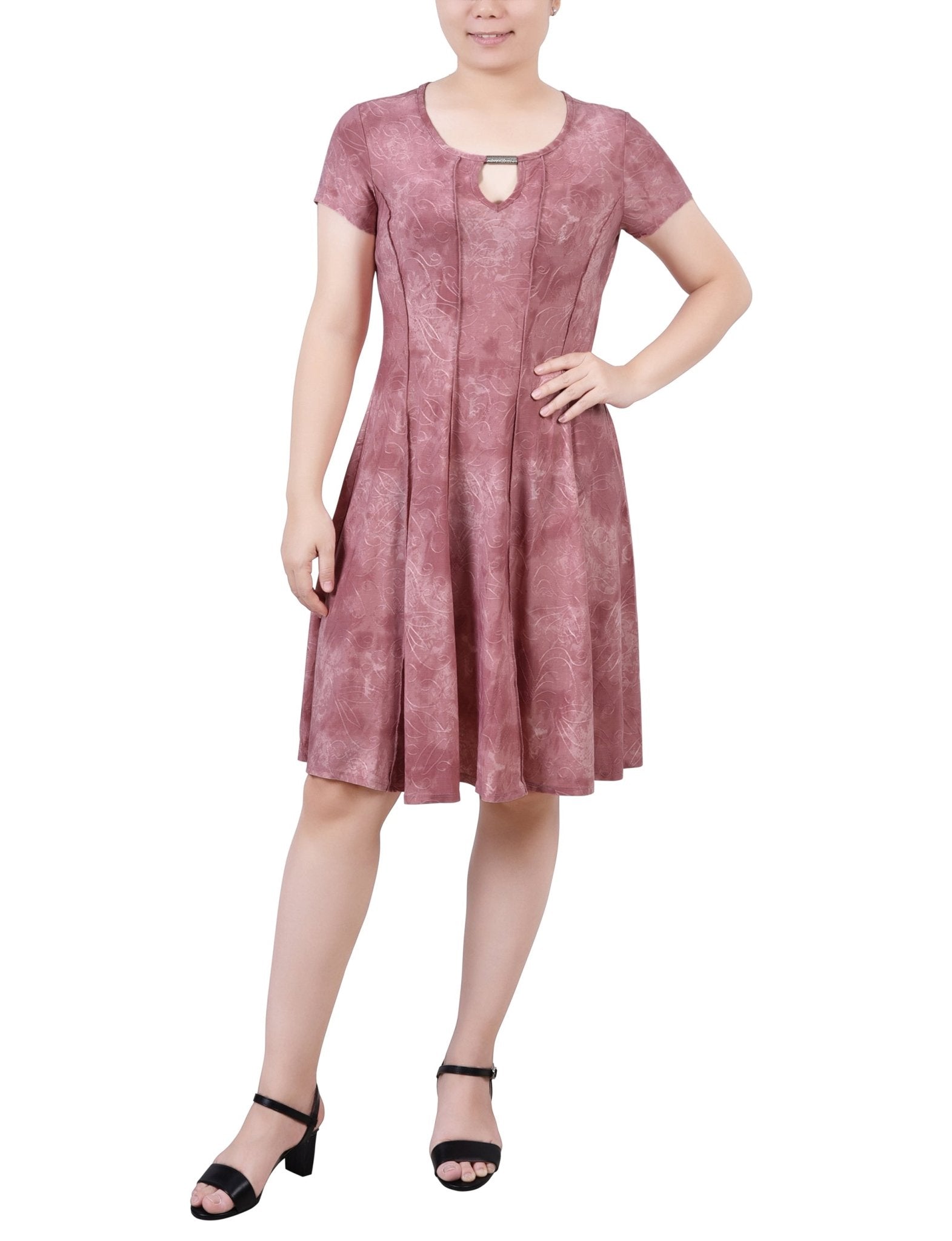 Mauve Tie Dye Short Sleeve Jacquard Knit Seamed Dress - DressbarnKnee Length & Midi Dresses