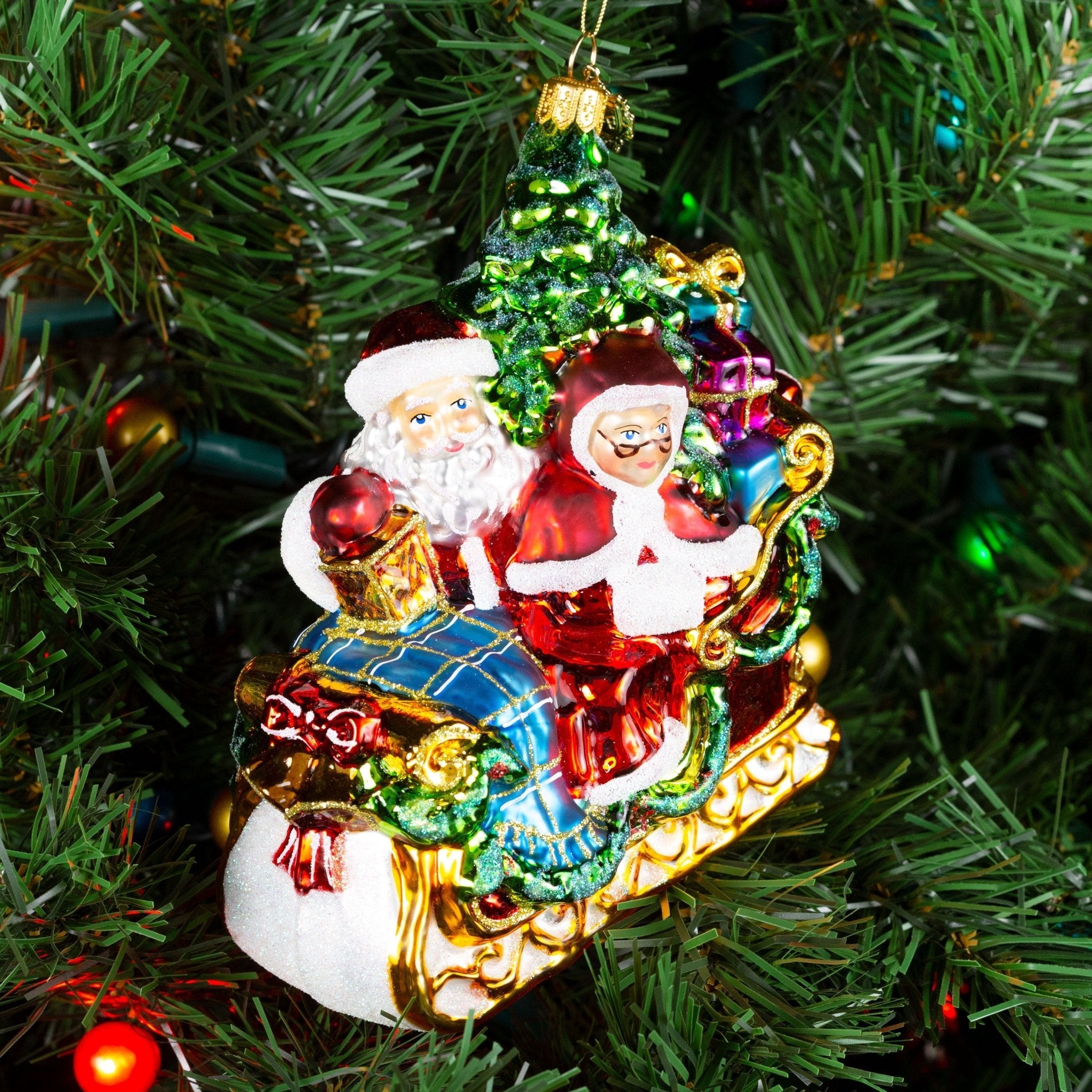 Pier-1-Santa-and-Mrs-Claus-on-a-Sleigh-Ride-Glass-Christmas-Ornament-Dinnerware