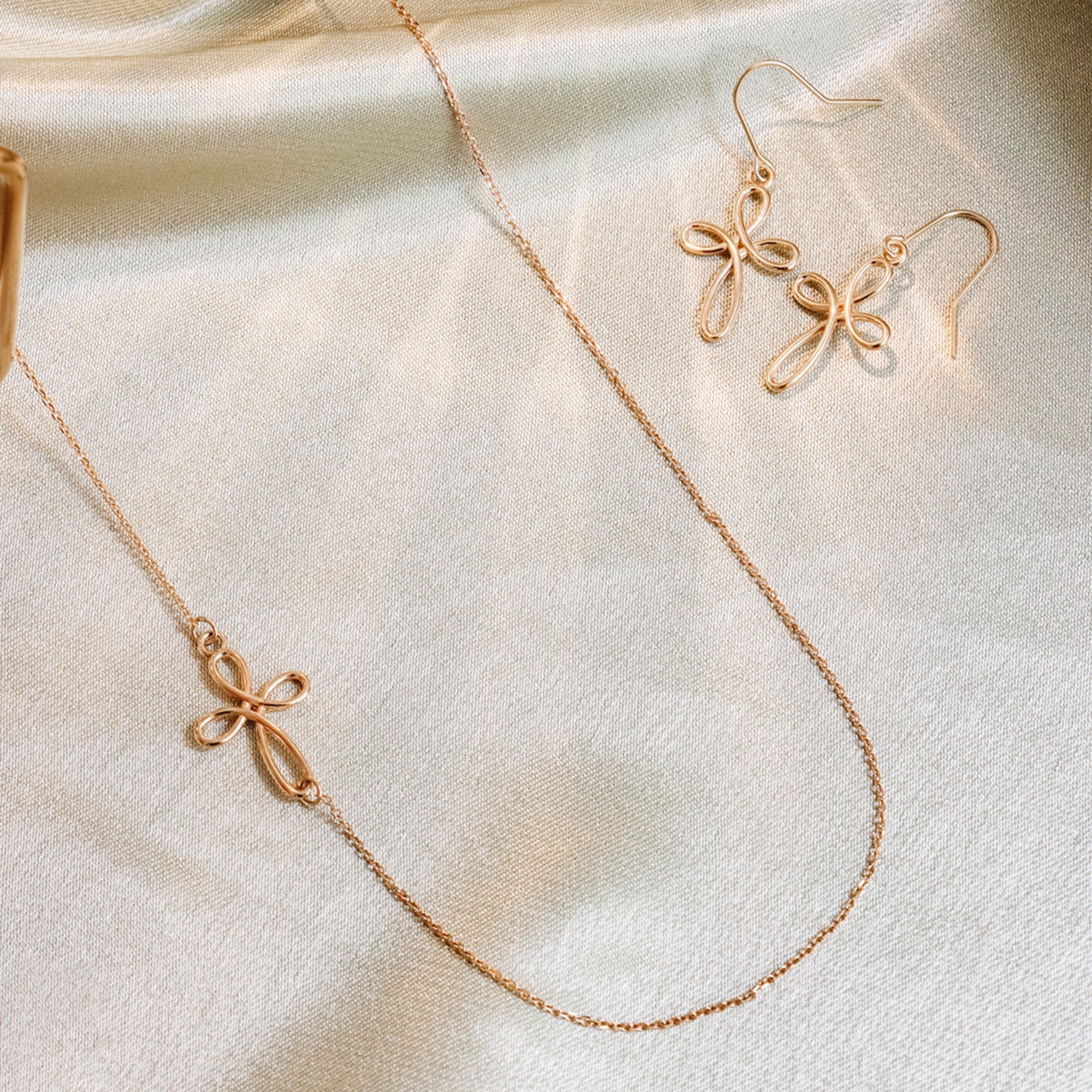 The Naomi Infinity Loop Necklace - DressbarnNecklaces