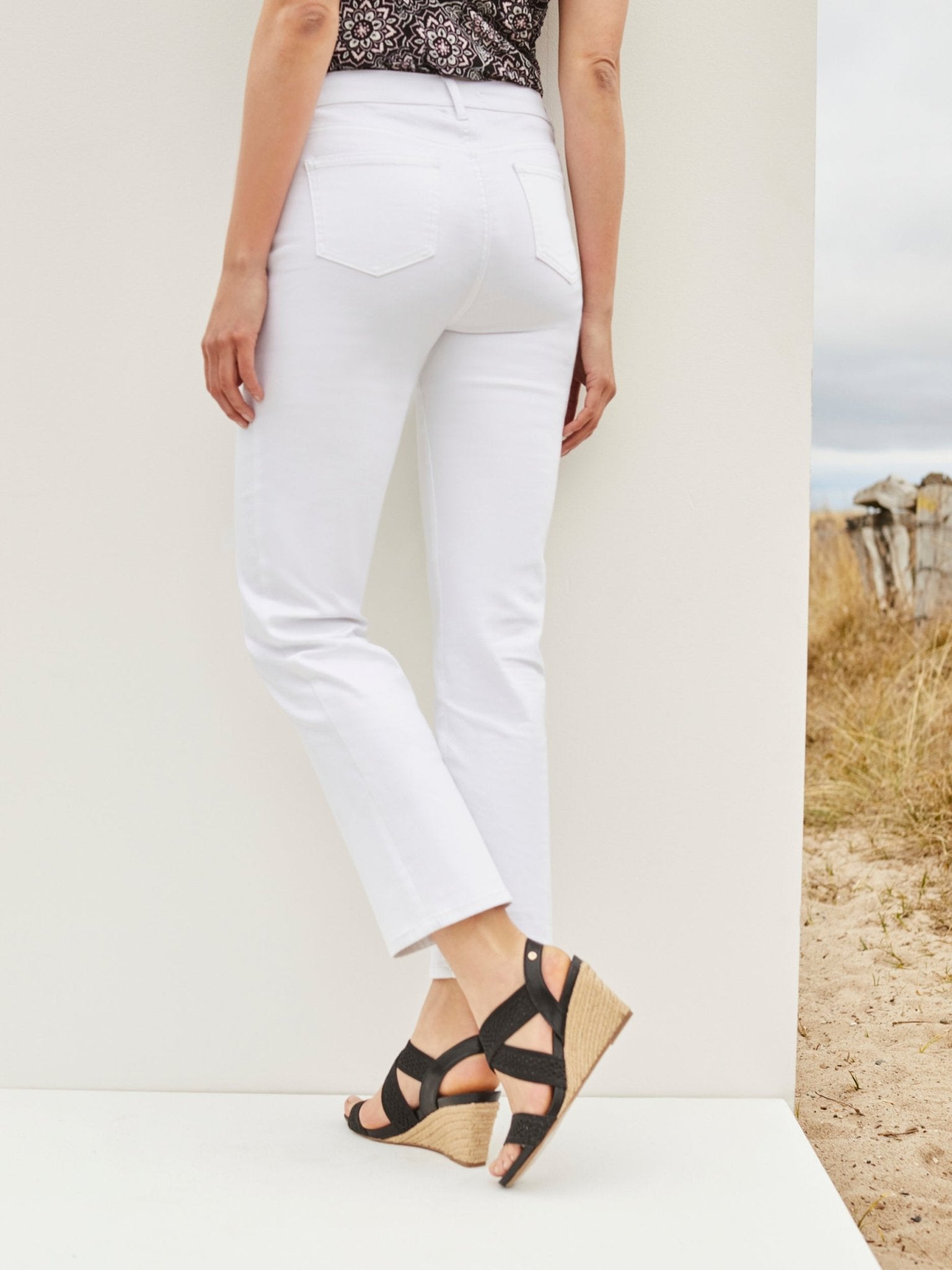 WESTPORT Classic Fit Capri Jeans Womens Size 6 Mid Rise Stretch Denim EUC!